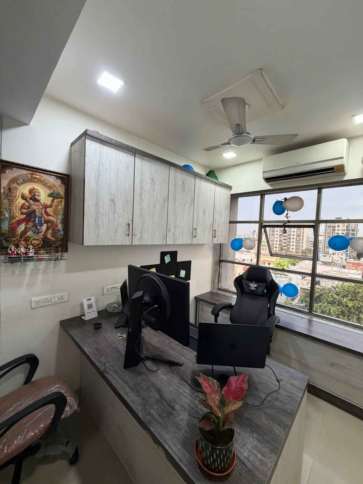 MOUNTSMY team working at the Ahmedabad office